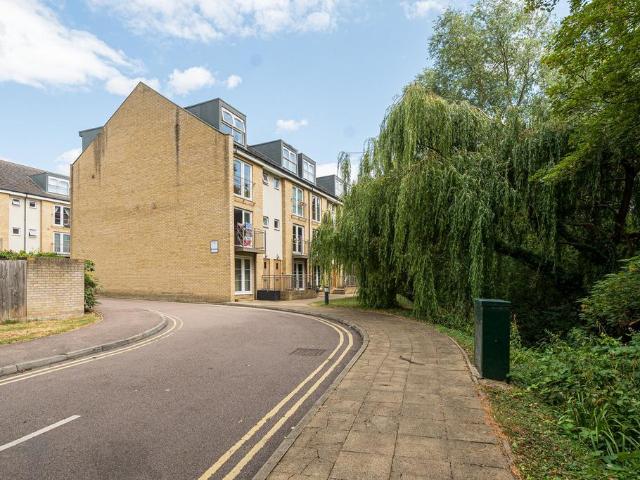Flat for sale in King's Walden, Hertfordshire