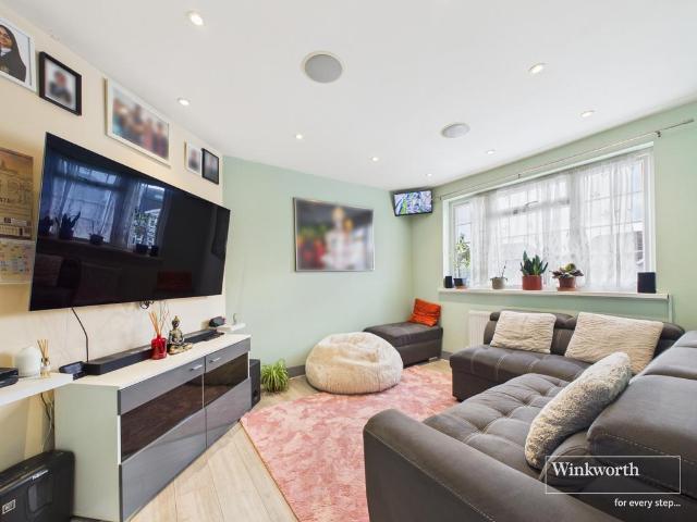 Flat for sale in Kenton, Greater London