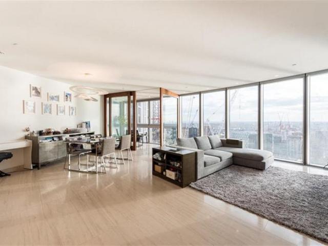 Flat for sale in Vauxhall, Greater London