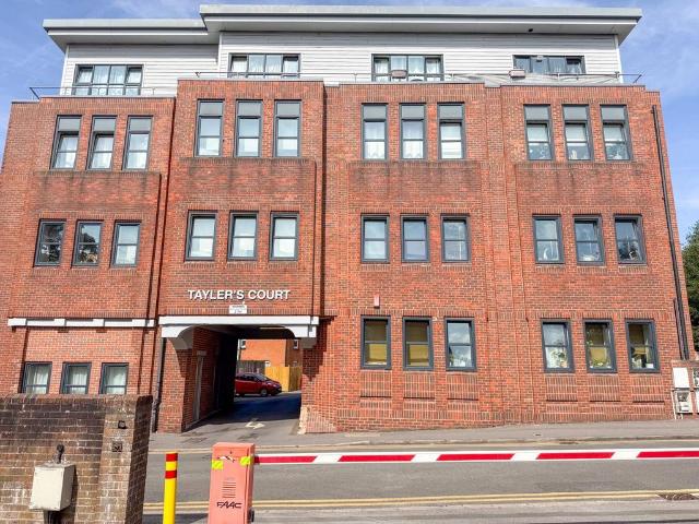 Flat for sale in Enborne, West Berkshire