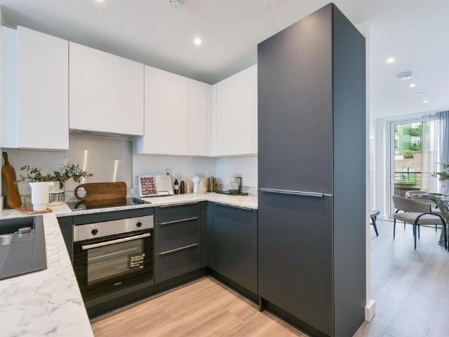 Flat for sale in Harlesden, Greater London