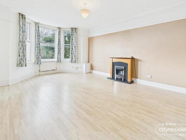 Flat for sale in Calderstones