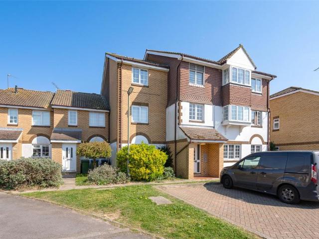 Flat for sale in Swallowfields, Blackhills