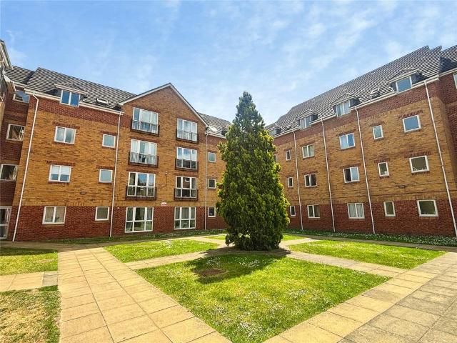 Flat for sale in Dee Park, Reading