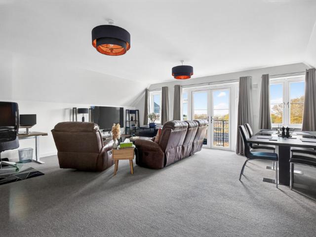 Flat for sale in Easthampstead, Bracknell