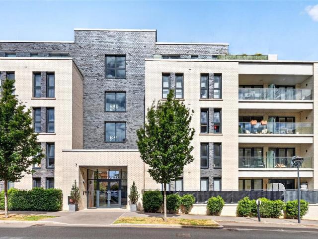 Flat for sale in Row Town, Surrey