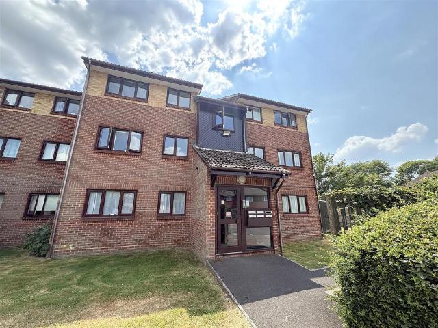 Flat for sale in Fareham, Hampshire