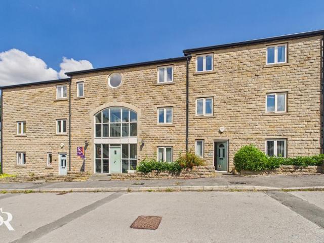 Flat for sale in Wash, Charlesworth