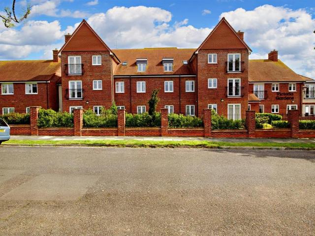 Flat for sale in Frinton and Walton, Dale Hill