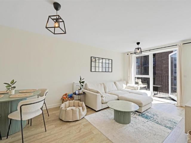 Flat for sale in Epping, Essex