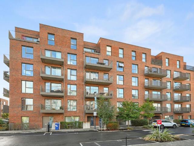 Flat for sale in Kodak, Greater London