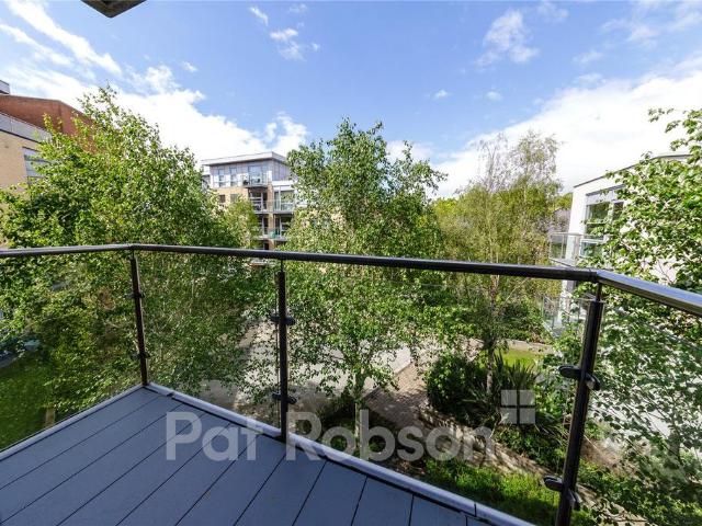 Flat for sale in Battle Field, Tyne And Wear