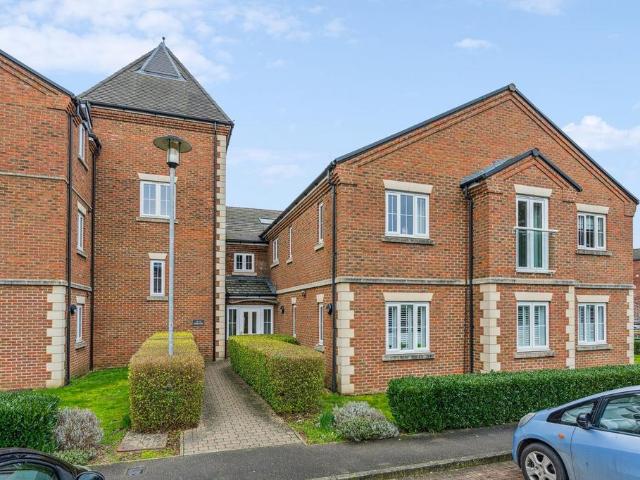 Flat for sale in King's Walden, Hertfordshire