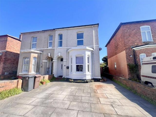 Flat for sale in Southport, Sefton