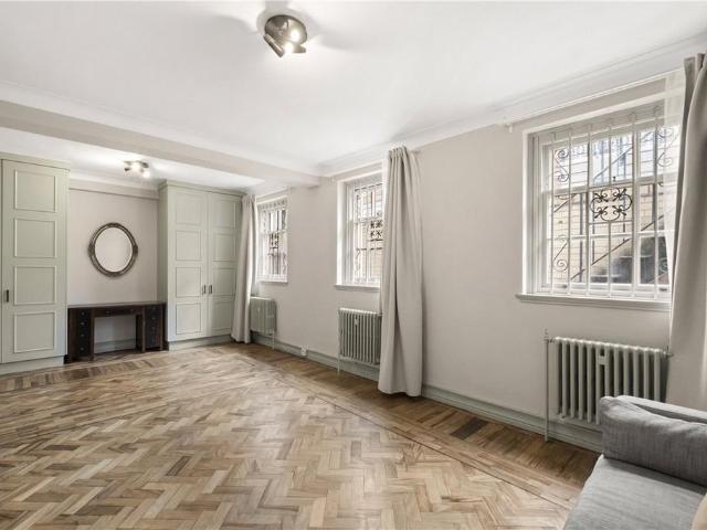 Flat for sale in East Marylebone, Greater London