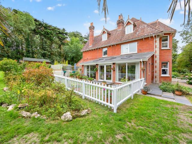 Flat for sale in Shalfleet, Isle Of Wight