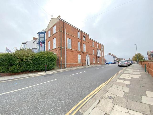 Flat for sale in Cleethorpes, Greater Lincolnshire