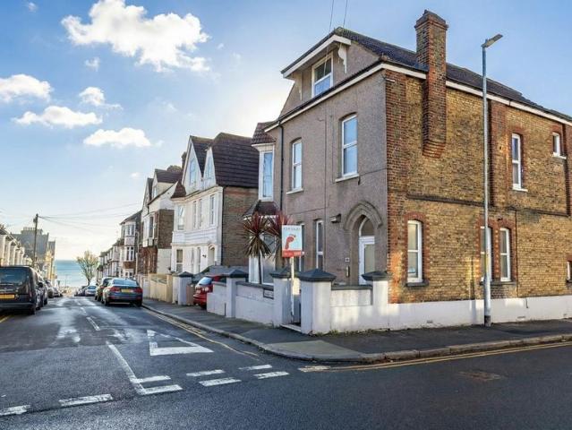 Flat for sale in East Cliff, Acol