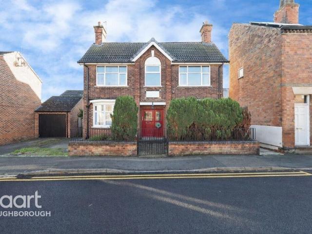 Flat for sale in Elmfield, Leicestershire