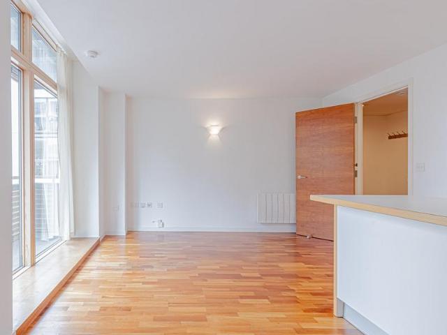 Flat for sale in Hoxton, De Beauvoir Town
