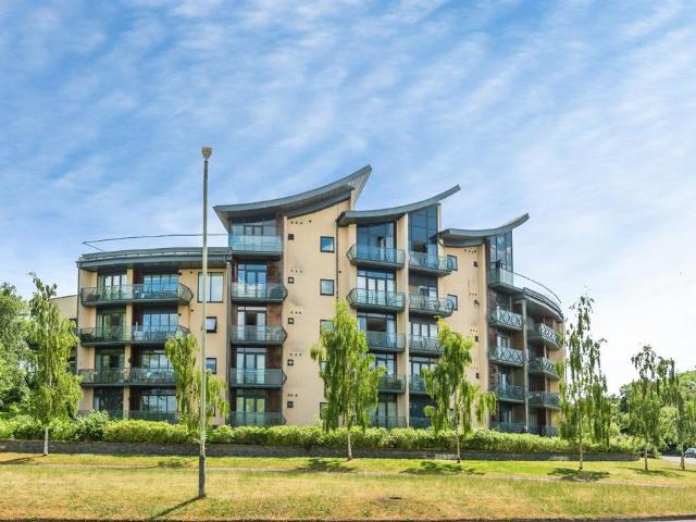 Flat for sale in Lawn, Swindon