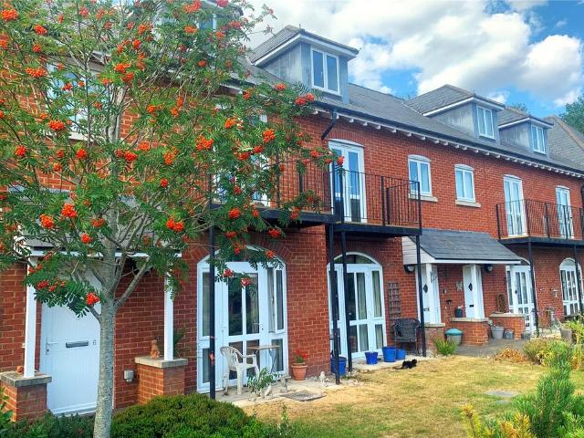 Flat for sale in Cross In Hand, East Sussex