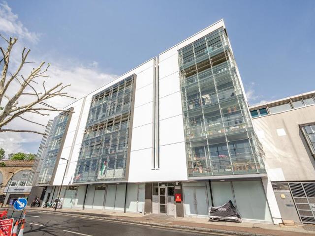 Flat for sale in Peckham, Greater London