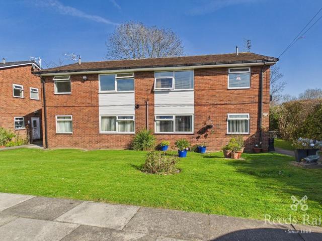 Flat for sale in Reddish, Greater Manchester