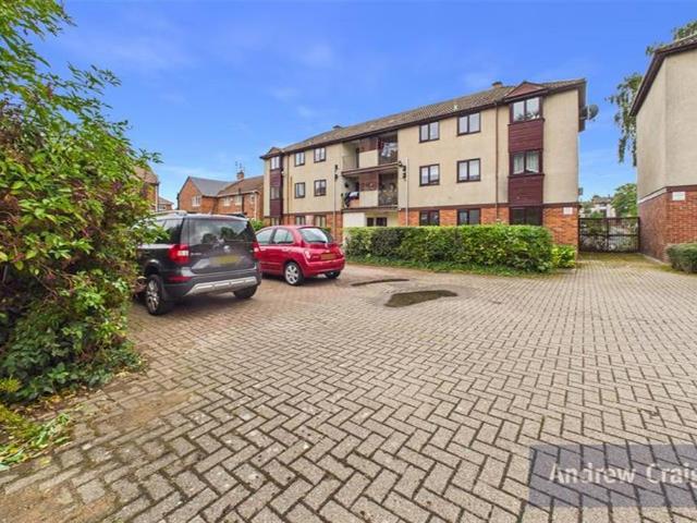 Flat for sale in Farringdon, Tyne And Wear