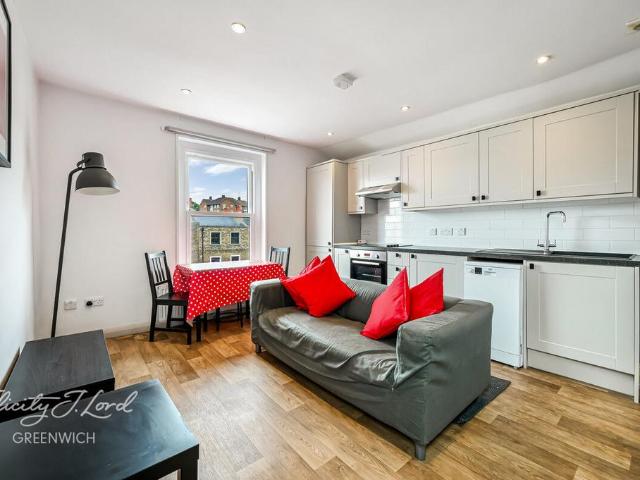 Flat for sale in Greenwich Town Centre, Greater London