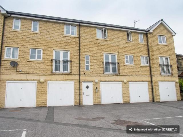 Flat for sale in Greetland, Calderdale