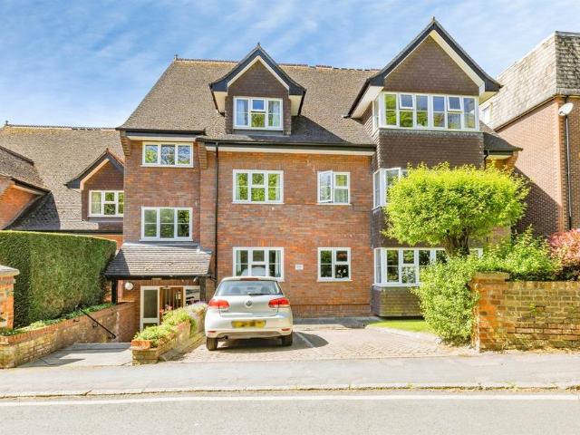 Flat for sale in Batchworth
