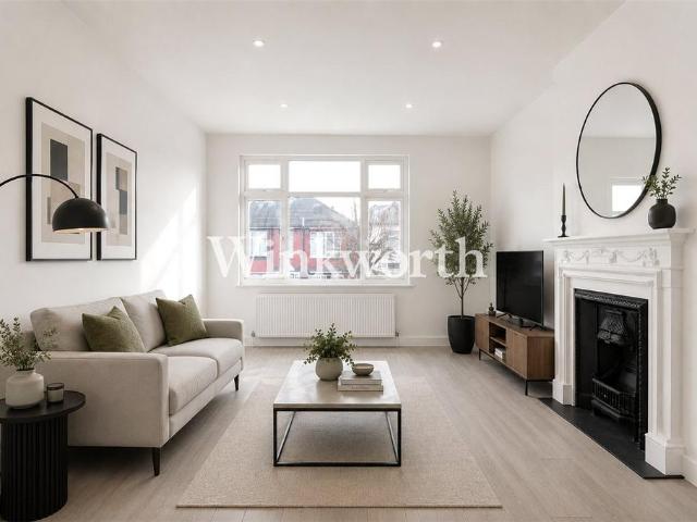 Flat for sale in Palmers Green, Greater London
