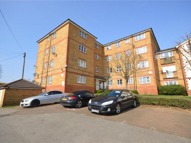 Flat for sale in Farley Hill, Luton