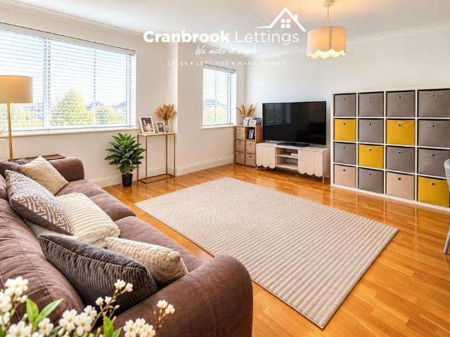 Flat for sale in London Borough of Redbridge, Greater London