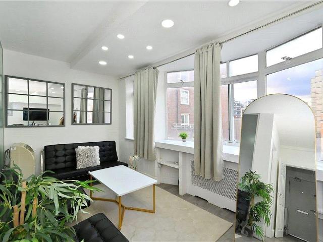 Flat for sale in Marylebone, Greater London