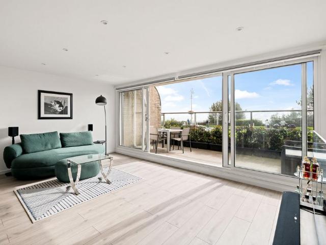 Flat for sale in Folkestone