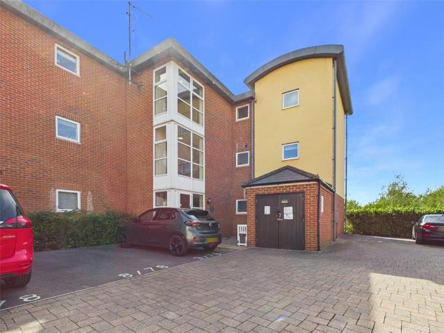 Flat for sale in Gloucester, Gloucestershire