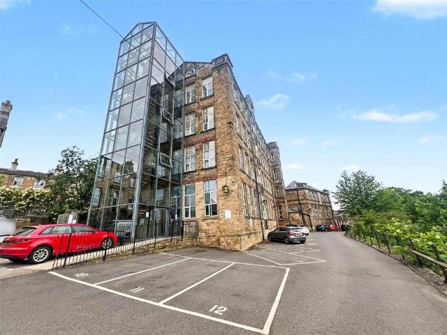 Flat for sale in Bradley, West Yorkshire