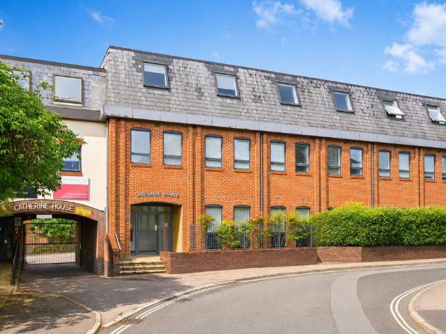 Flat for sale in St Albans, Five Acres