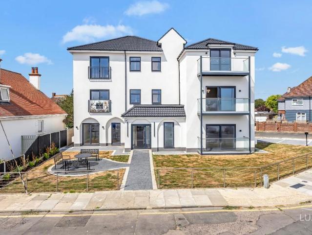 Flat for sale in Frinton and Walton, Dale Hill
