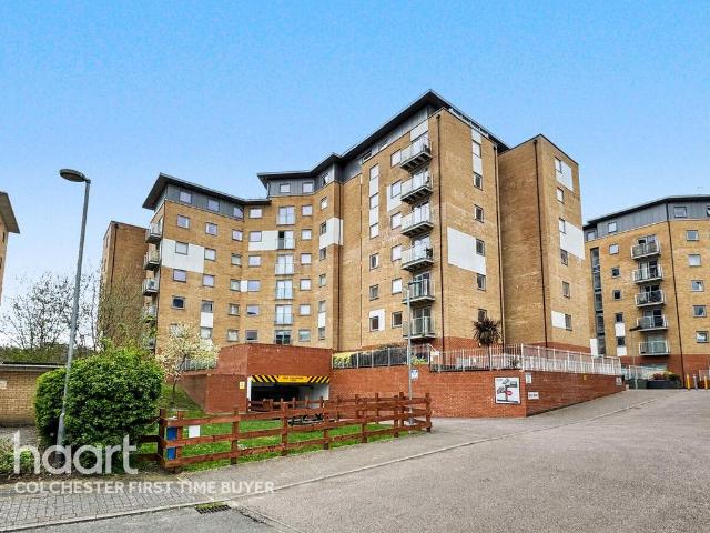 Flat for sale in Hythe, Fordham Heath