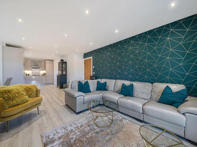 Flat for sale in Bromley Park, Greater London