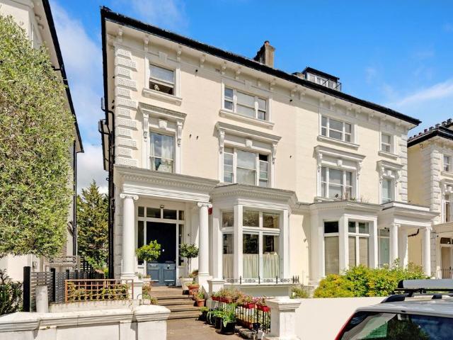Flat for sale in Belsize Park, Greater London