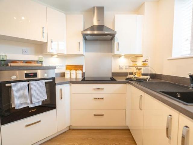 Flat for sale in Thatcham, West Berkshire