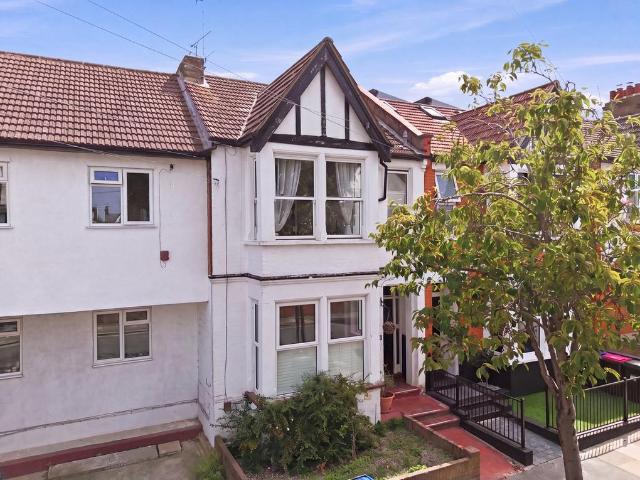 Flat for sale in Alton Barnes, Essex