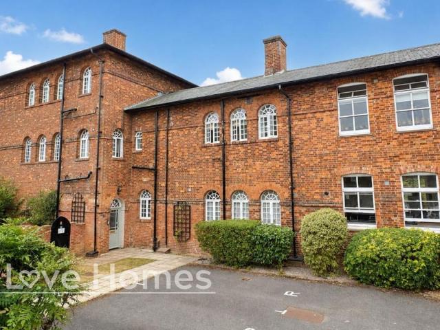 Flat for sale in Ampthill, Bedfordshire