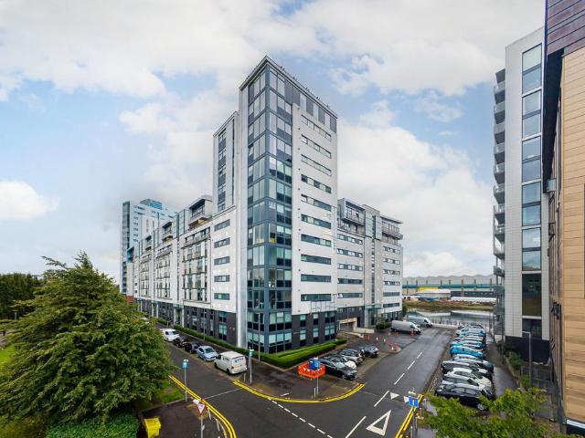Flat for sale in Thornwood, Partick