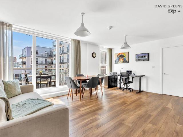 Flat for sale in Bromley-by-Bow, Poplar Grove