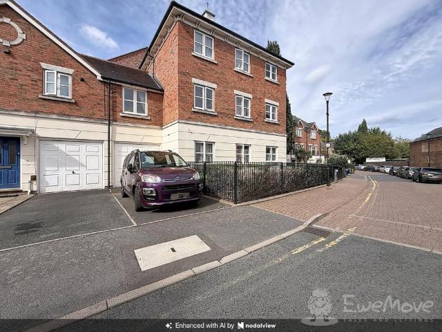 Flat for sale in Barbourne, Worcestershire
